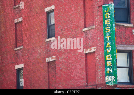 Joes Taverne auf W 25th Street und 10. Avenue in Manhattan, New York City Stockfoto