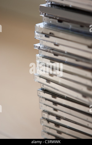 Ein Stapel von Musik-audio-CDs / CDs aus einer Musiksammlung. Stockfoto