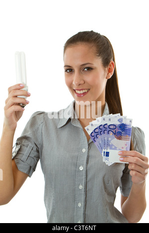 Frau mit Energiespar-Lampe und Euro Rechnungen Stockfoto