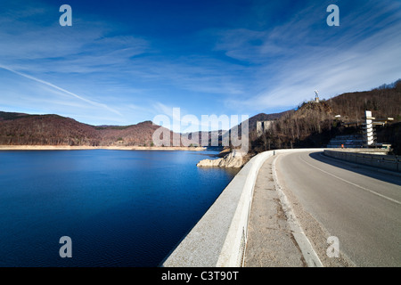 Landschaft mit dam See Vidraru in Rumänien Stockfoto