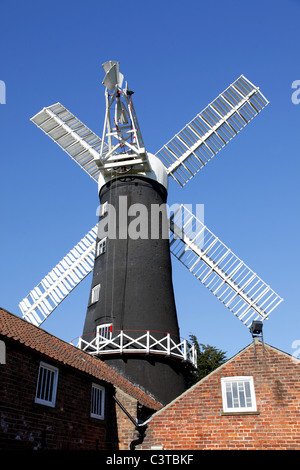 SCHWARZEN & weißen Windmühle SKIDBY EAST YORKSHIRE ENGLAND 1. Mai 2011 Stockfoto