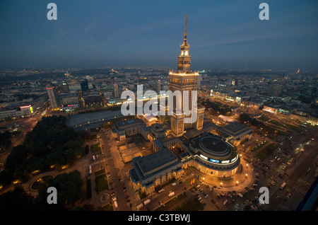 Blick auf die Stadt bei Nacht, Warschau, Polen Stockfoto