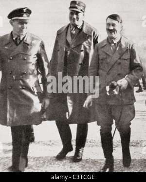 Adolf Hitler mit Wilhelm Brückner, Zentrum und Julius Schaub, links Stockfoto