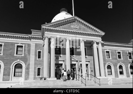 Nassau County Theodore Roosevelt Exekutive und Legislative Building, diverse Leute am Eingang, 9. Mai 2011, Mineola, NY Stockfoto