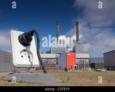 Riesige Wandsteckdose und Stecker vor der E-on Kraftwerk Maasvlakte, Rotterdam, Niederlande Stockfoto