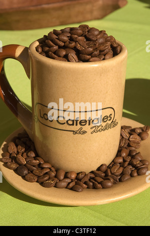 Elk187-3025 Mexiko, San Luis Potosí, Kaffeeröster, Bohnen zum Verkauf Stockfoto