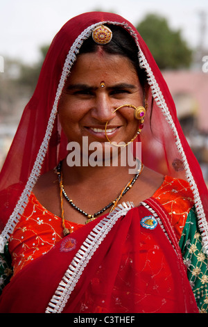 Indianer und das tägliche Leben während der jährlichen Kamel Messe in Pushkar, Rajasthan, Indien, Asien Stockfoto