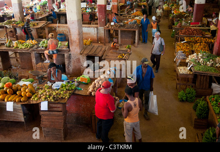 Lokalen Mercado Markt von oben von Fruchtgemüse im indoor Flohmarkt in Havanna Kuba Stockfoto