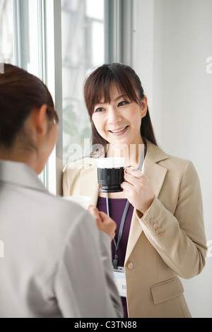 Geschäftsfrauen in Kaffeepause Stockfoto