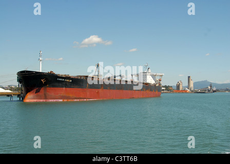 Frachter im Hafen von Gladstone, Queensland, Australien Stockfoto