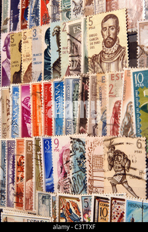 Vielfältige und bunte Briefmarken aus Spanien. Alte Sammlung. Stockfoto