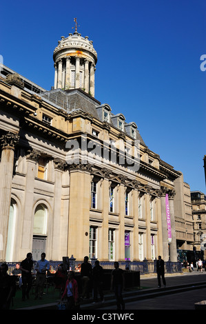 Straßencafé neben Galerie für moderne Kunst in Royal Exchange Square, Glasgow, Schottland Stockfoto