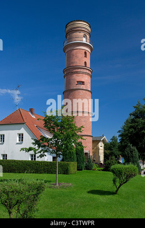 Der alte Leuchtturm im Hafen von Travemünde, Lübeck, Deutschland Stockfoto