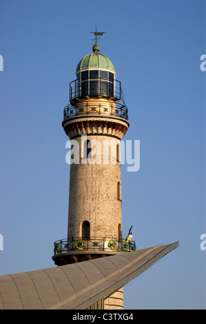 Leuchtturm am Strand von Warnemünde, Rostock, Mecklenburg-Vorpommern, Deutschland Stockfoto