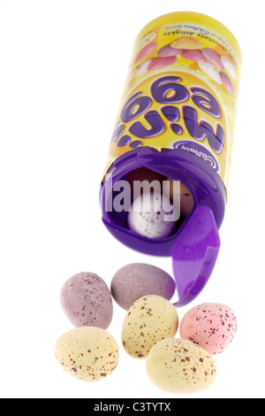 Gelber Schlauch Cadbury Mini Eier Stockfoto