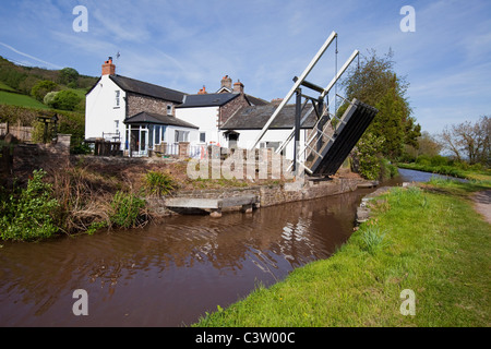 Zugbrücke am Fluss Brecon Canal Bridge in der Nähe von Wanderungen auf Usk, Powys, Wales UK 118007 Brecon-Kanal Stockfoto