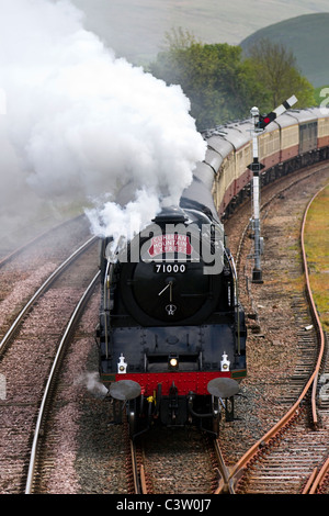 1950 s BR Klasse 8 Pacific Nr. 7100 Nase von Herzog von Gloucester Cumbrian Berg Dampf Express am Kirby Stephen Bahnhof, Cumbria, Großbritannien Stockfoto