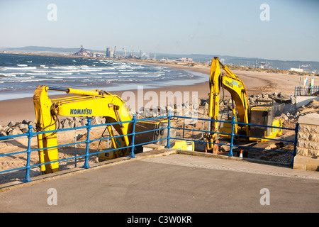 Wiederaufbau der Ufermauer in Seaton Carew auf Teeside, UK. Stockfoto