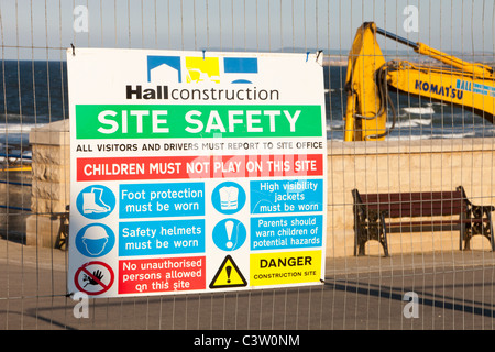 Wiederaufbau der Ufermauer in Seaton Carew auf Teeside, UK. Stockfoto