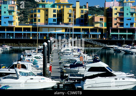 Albufeira Yachthafen, befindet sich an der Algarve an der Küste des südlichen Portugal Stockfoto