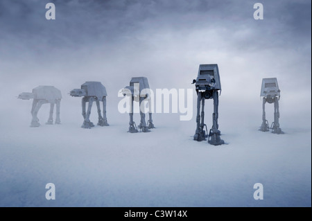 Imperial Walker (AT-ATs) ähnlich denen, die in Film Das Imperium schlägt zurück gesehen. (Nur redaktionelle Nutzung). Stockfoto