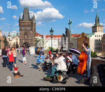 Tschechische Republik, Prag - Musikern auf der Karlsbrücke Stockfoto