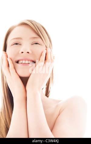 Junge Frau mit Hand am Kinn Stockfoto