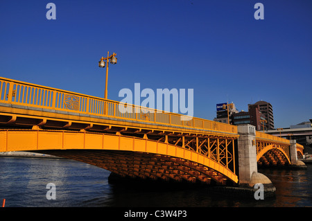 Kuramae Präfektur Brücke über Sumida River, Sumida ward, Präfektur Tokio, Honshu, Japan Stockfoto