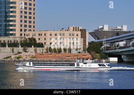 Tourboat am Sumida River Stockfoto