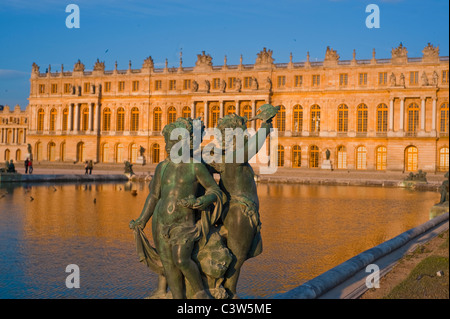 Versailles, Frankreich, Stadtparkszenen, Statuen Teich, 'Chateau de Versailles' Fassadengebäude, französisches historisches Denkmal Stockfoto