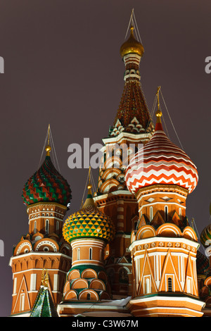 Fürbitte Kathedrale St. Basil's auf dem Roten Platz am Abend, Moskau, Russland Stockfoto