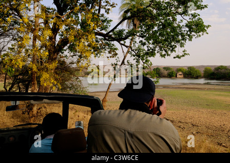 Besucher am Rajbagh-See im Sommer in Ranthambhore National park Stockfoto