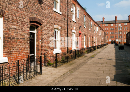 Restaurierte Gründerzeit Reihenhaus Häuser, Anita Street, Ancoats Urban Village, Northern Quarter, Manchester, England, UK. Stockfoto