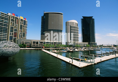 Der Yarra Rand WithWebb Brücke (l.) in den Docklands von Melbourne, Victoria, Australien Stockfoto