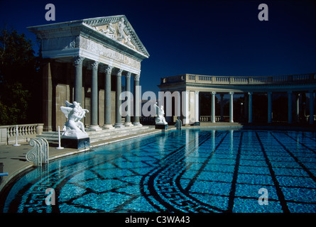 DER NEPTUNE POOL VON HEARST CASTLE WAR DER HEIMAT DER ZEITUNGSVERLEGER WILLIAM RANDOLPH HEARST / CALIFORNIA Stockfoto