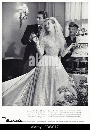 Original ganzseitige Anzeige im Mode-Magazin ca. 1955 für Brautkleid von MERCIA Stockfoto