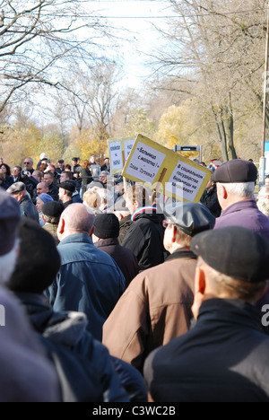KALININGRAD - 30 Oktober: Kundgebung gegen Willkür und Korruption 30. Oktober 2010 in einem "Yuzhni" Park, Kaliningrad, Russland Stockfoto