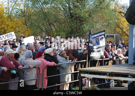 KALININGRAD - 30 Oktober: Kundgebung gegen Willkür und Korruption 30. Oktober 2010 in einem "Yuzhni" Park, Kaliningrad, Russland Stockfoto