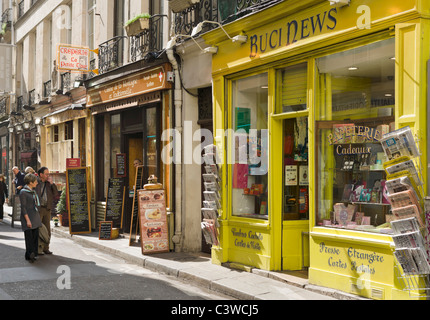 Geschäfte auf der Rue Buci, Viertel Saint Germain, Paris, Frankreich Stockfoto
