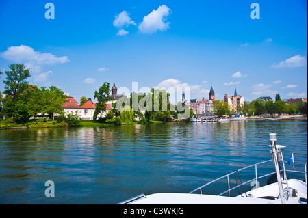 Bug der Yacht nähert sich Fluss Dahme, Spree, Köpenick, Berlin, Deutschland Stockfoto