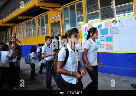 Schülerinnen und Schüler La Carpio San José in costarica Stockfoto