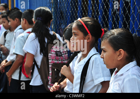 Schülerinnen und Schüler La Carpio San José in costarica Stockfoto