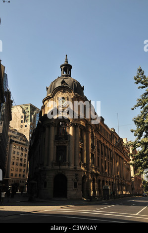 Blauer Himmelsblick auf Neo-klassizistischen Börse (Bolsa de Comercio), Bandera Street, Central Business District, Santiago, Chile Stockfoto