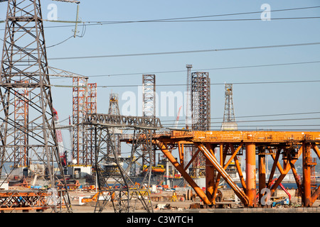 Eine alte Öl Rigg und Aufbocken Lastkahn abgebaut an in der Lage Großbritanniens Schiff Demontage einer Anlage bei Seal Sands auf Teeside, UK. Stockfoto