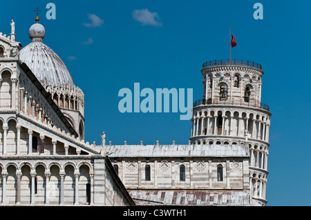 Close-up Blick auf die Kathedrale und der schiefe Turm, Piazza del Duomo (Domplatz), Pisa, Toskana, Italien Stockfoto