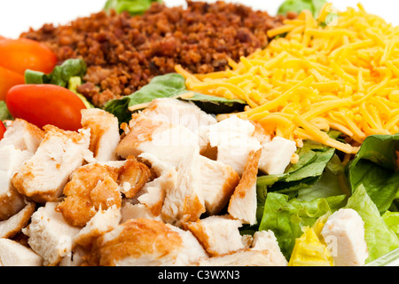 Salat, Fleisch, Käse und Gemüse für den Hintergrund Stockfoto