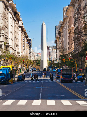 Der Obelisk, gesehen von der Plaza De Mayo, Buenos Aires, Argentinien, Südamerika. Stockfoto