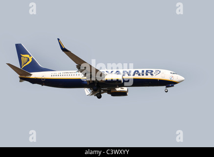 Ryanair-Flug nähert sich East Midlands Airport im Vereinigten Königreich Stockfoto