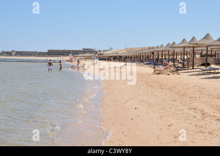 Pool und Strand Seegebiet von Jaz Belvedere Hotel in Ägypten Stockfoto
