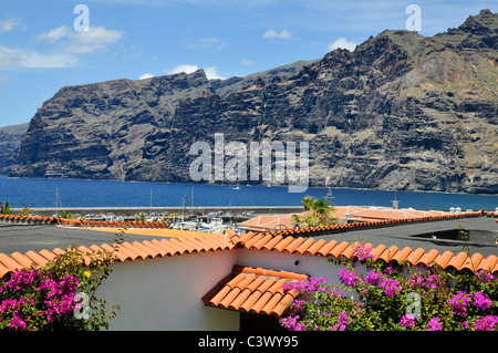 Los Gigantes und seine berühmten Klippen auf Teneriffa im Westteil der Insel Teneriffa in die spanischen Kanarischen Inseln Stockfoto